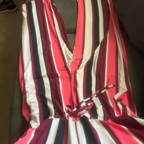 New Express jumpsuit. Size XS - Picture 3 of 9